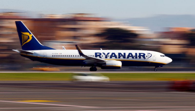 &copy; Reuters. FILE PHOTO: A Ryanair aircraft lands at Ciampino Airport in Rome, Italy December 24, 2016. REUTERS/Tony Gentile/File Photo