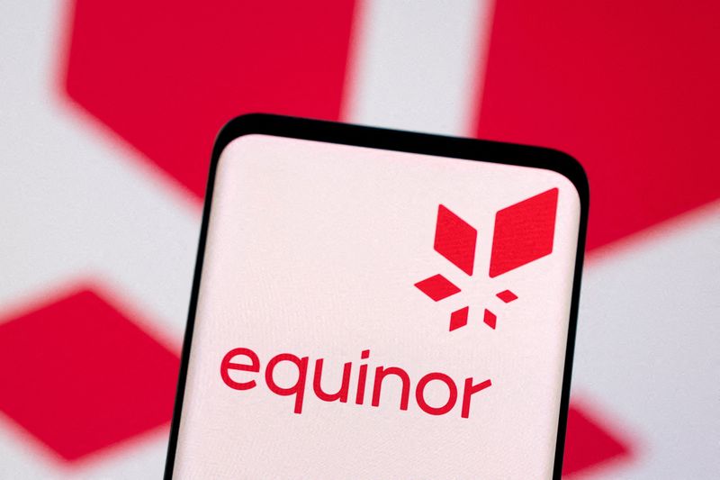 &copy; Reuters. Il logo Equinor su uno smartphone. REUTERS/Dado Ruvic/