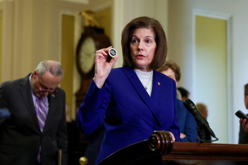 &copy; Reuters. U.S. Senator Catherine Cortez Masto  (D-NV) holds up a challenge coin given to her by a border patrol officer during the weekly Democratic Caucus lunch press conference at the U.S. Capitol building in Washington, U.S., February 6, 2024.  REUTERS/Amanda An