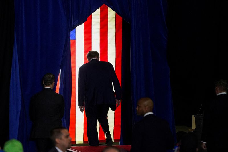 &copy; Reuters. FILE PHOTO: Republican presidential candidate and former U.S. President Donald Trump walks during a rally ahead of the New Hampshire primary election in Manchester, New Hampshire, U.S. January 20, 2024. REUTERS/Kevin Lamarque/File Photo