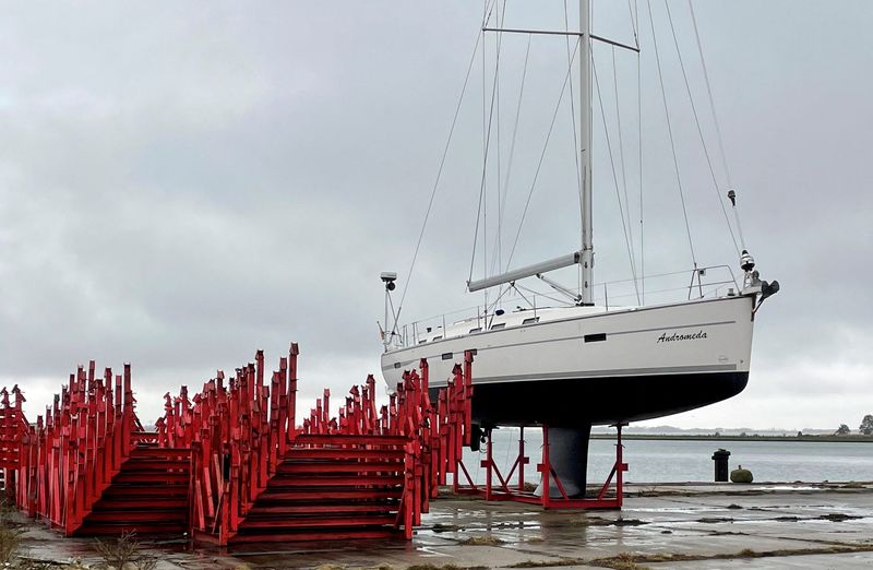 © Reuters. FILE PHOTO: The 50-feet-long charter yacht 