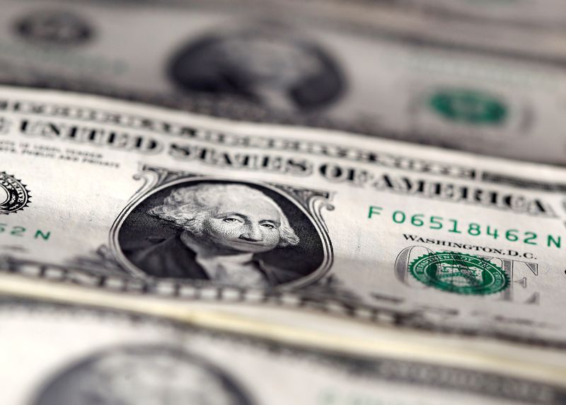 Dólar tem pouca alteração após salto recente com foco em autoridades de BCs