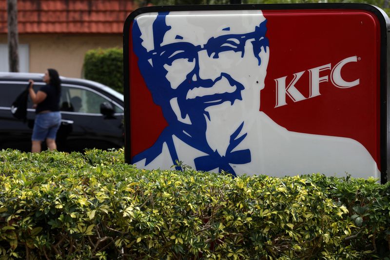 © Reuters. FILE PHOTO: A Kentucky Fried Chicken (KFC) logo is pictured on a sign in North Miami Beach, Florida, U.S. April 6, 2017.   REUTERS/Carlo Allegri/File Photo