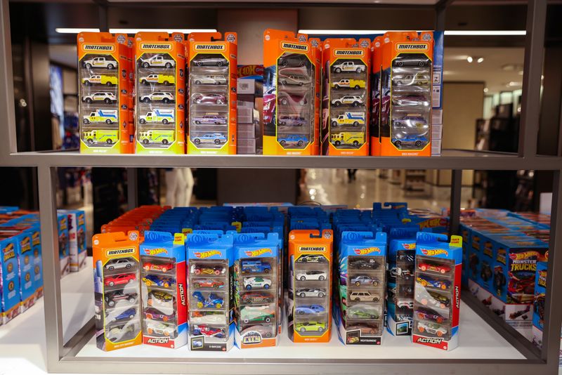 &copy; Reuters. Hot Wheels and Matchbox cars, brands owned by Mattel, Inc., are pictured for sale in a store in Manhattan, New York City, U.S., November 30, 2021. REUTERS/Andrew Kelly/File Photo