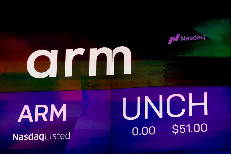 &copy; Reuters. A screen displays the logo of Softbank's Arm, chip design firm, during the company’s initial public offering (IPO) at Nasdaq Market site in New York, U.S., September 14, 2023. REUTERS/Brendan McDermid/File Photo