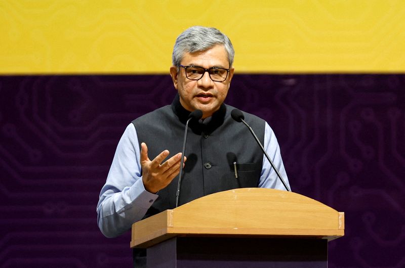 © Reuters. FILE PHOTO: India's Minister for Information Technology Ashwini Vaishnaw addresses an audience during the 'SemiconIndia 2023', India’s annual semiconductor conference, in Gandhinagar, India, July 28, 2023. REUTERS/Amit Dave