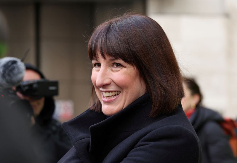 &copy; Reuters. FILE PHOTO: British Shadow Chancellor of the Exchequer Rachel Reeves looks on outside the BBC Broadcasting House, after her appearance on 'Sunday with Laura Kuenssberg', in London, Britain, November 19, 2023. REUTERS/Isabel Infantes