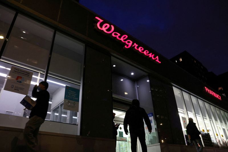 &copy; Reuters. FILE PHOTO: FILE PHOTO: People walk by a Walgreens, owned by the Walgreens Boots Alliance, Inc., in Manhattan, New York City, U.S., November 26, 2021. REUTERS/Andrew Kelly/File Photo