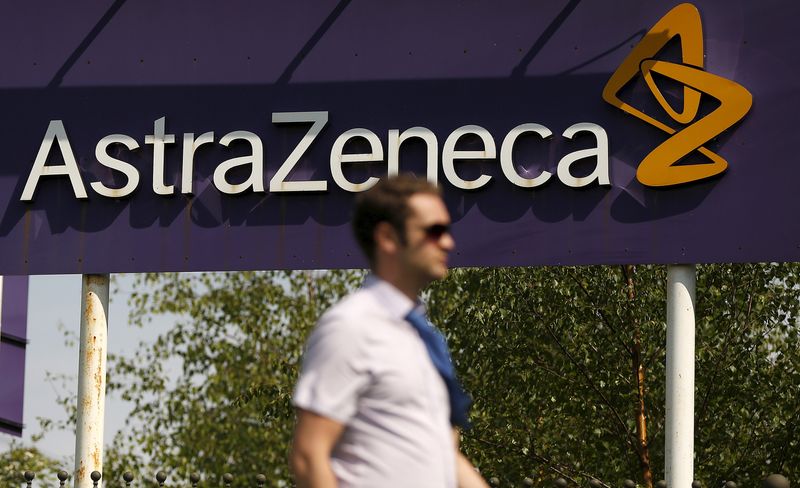 &copy; Reuters. FILE PHOTO: A man walks past a sign at an AstraZeneca site in Macclesfield, central England May 19, 2014. REUTERS/Phil Noble/File Photo