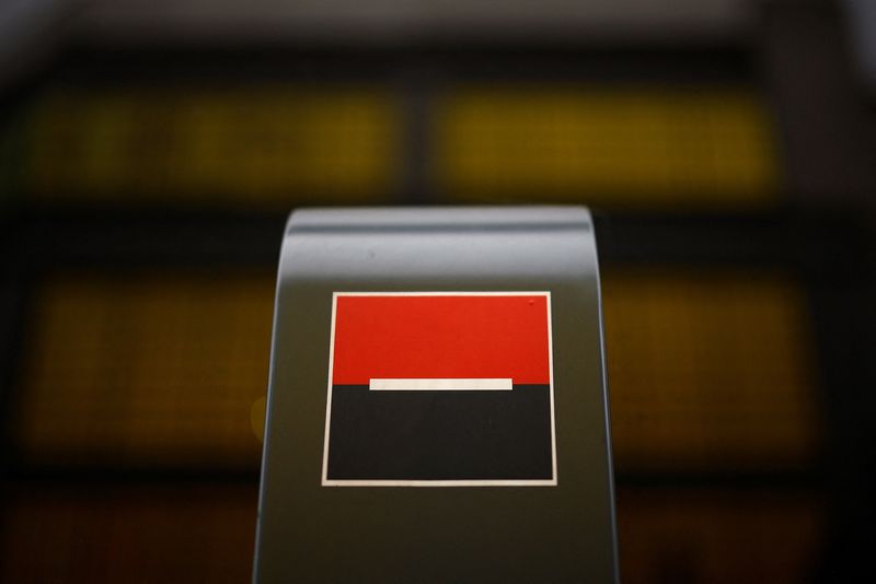 &copy; Reuters. Le logo de la banque française Société générale est visible à l'extérieur d'un bâtiment bancaire à Paris, France/Photo prise le 5 février 2024/REUTERS/Sarah Meyssonnier