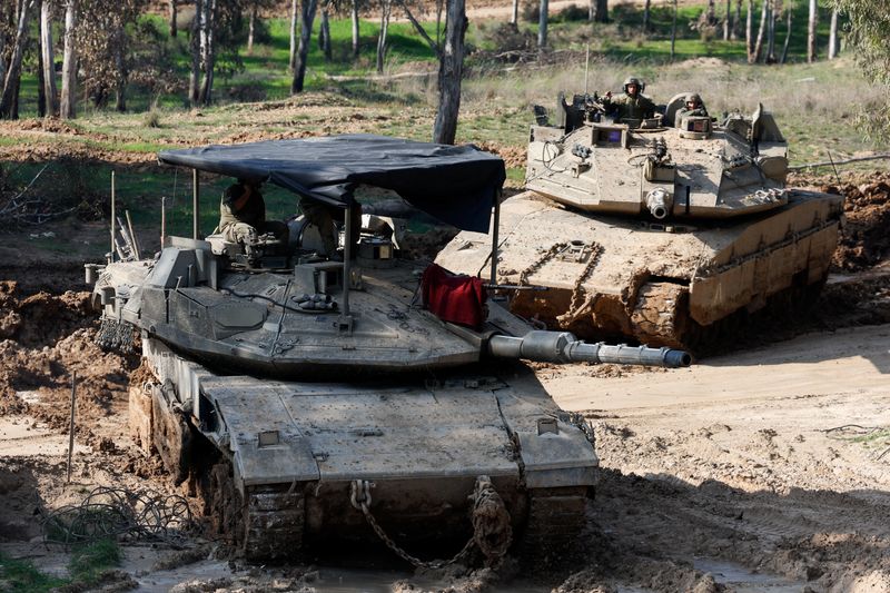 &copy; Reuters. Tanques israelenses perto da fronteira de Gaza
 7/2/2024    REUTERS/Amir Cohen