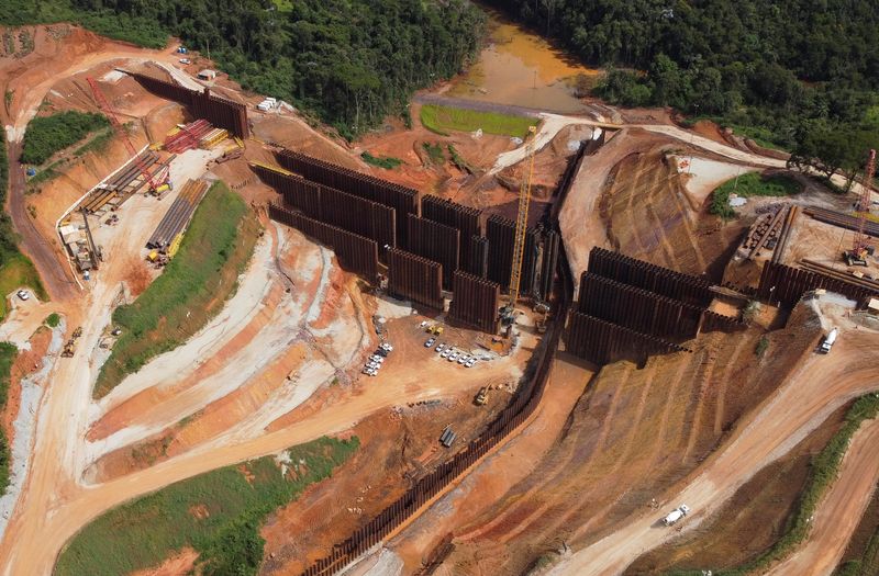&copy; Reuters. Visão geral de muro de contenção de barragem sendo construído pela ArcelorMittal em Itatiaiuçu
5/02/2024
REUTERS/Washington Alves