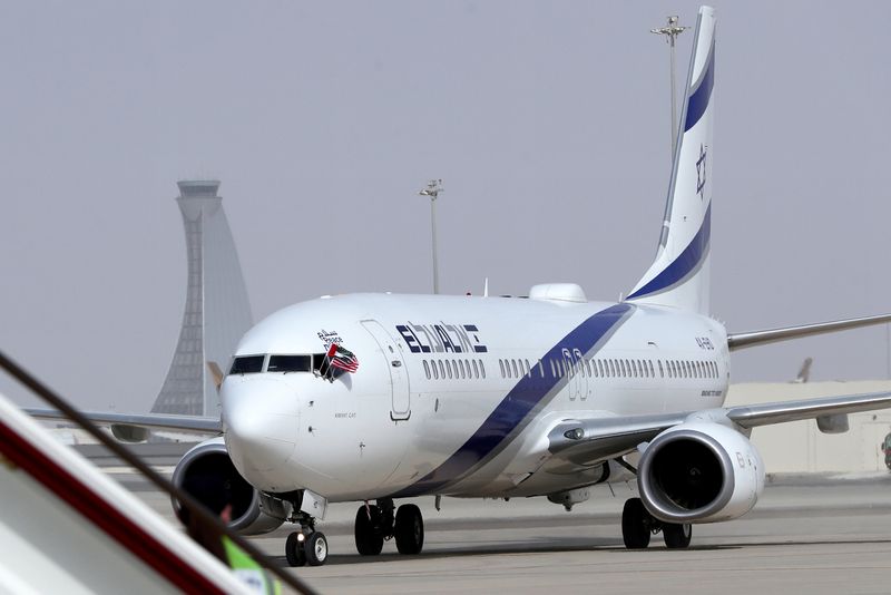 &copy; Reuters. طائرة تابعة لشركة العال الإسرائيلية للطيران في صورة من أرشيف رويترز 