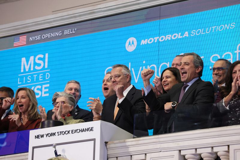 &copy; Reuters. Greg Brown, chairman and CEO of Motorola Solutions, rings the opening bell at the New York Stock Exchange (NYSE) in New York City, U.S., November 15, 2023.  REUTERS/Brendan McDermid/File Photo