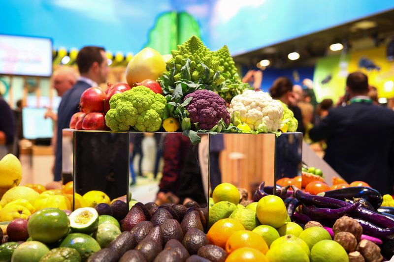 &copy; Reuters. FILE PHOTO: Varieties of fruits and vegetables are displayed at the International Green Week agriculture fair in Berlin, Germany January 19, 2024. REUTERS/Nadja Wohlleben/File Photo