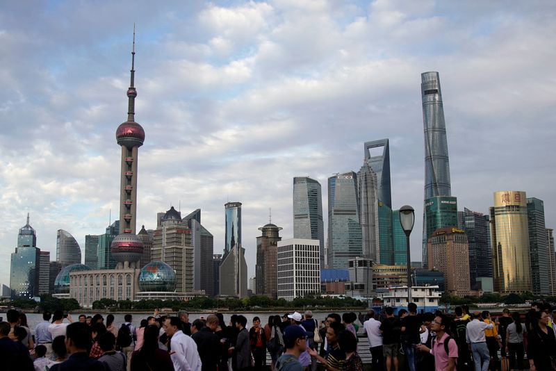 &copy; Reuters. FILE PHOTO: People visit the Bund in front of Shanghai's financial district of Pudong in Shanghai, China September 28, 2017. REUTERS/Aly Song/File Photo