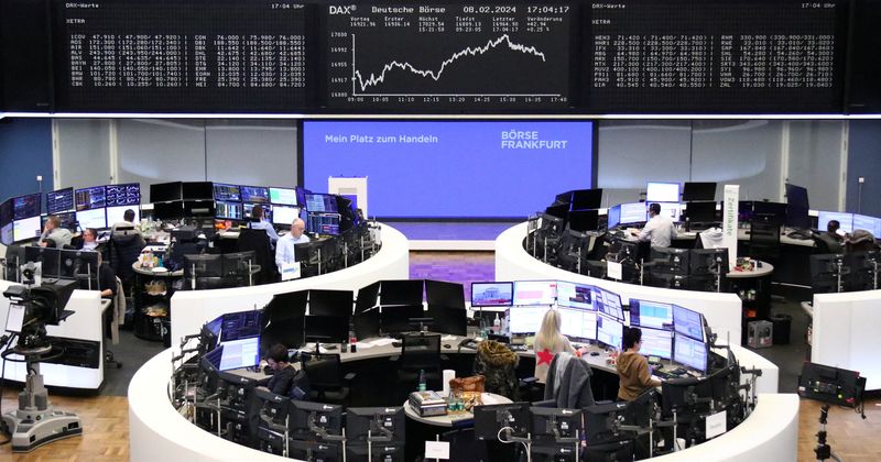 European shares inch up on earnings bump, higher yields weigh