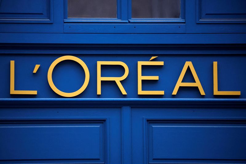&copy; Reuters. FOTO DE ARCHIVO. El logo del grupo francés de cosméticos L'Oréal en un edificio de la empresa en París, Francia. 7 de febrero de 2024. REUTERS/Sarah Meyssonnier