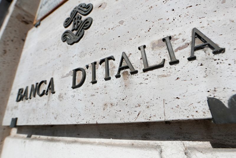 &copy; Reuters. L'insegna di Banca D'Italia presso la sede a Roma.   REUTERS/Alessandro Bianchi