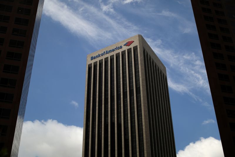 &copy; Reuters. FOTO DE ARCHIVO. Un edificio del Bank of America en Los Ángeles, California, EEUU, el 6 de mayo de 2019.REUTERS/Lucy Nicholson