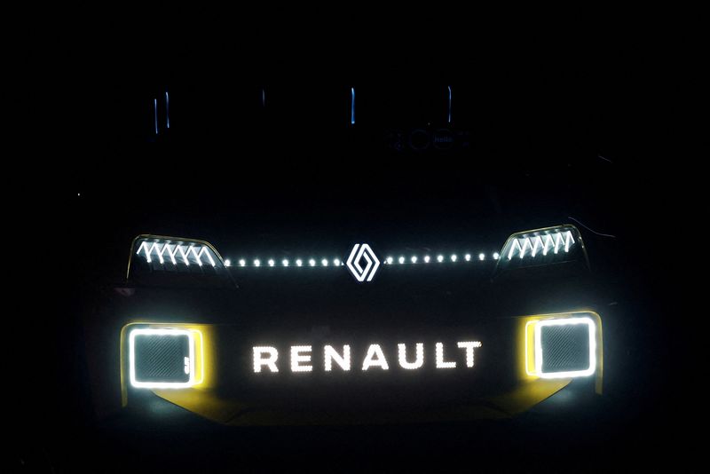 Exclusive-Renault, Geely expect to finalise engines tie-up this month - sources