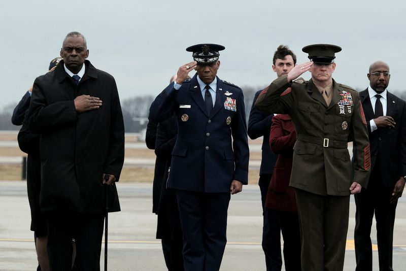 &copy; Reuters. Secretário de Defesa dos EUA, LLoyd Austin, durante cerimônia de transferência de restos mortais de miitares norte-americanos mortos na Jordânia
02/02/2024 REUTERS/Michael A. McCoy