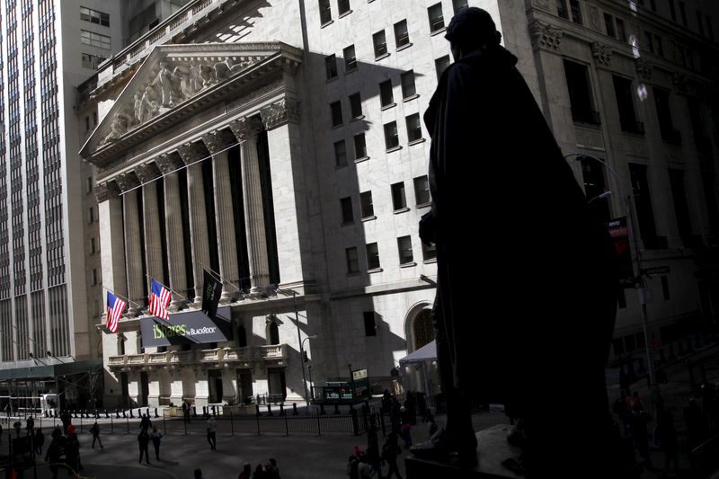 &copy; Reuters. The New York Stock Exchange building is seen past a statue of George Washington from the steps of Federal Hall on Wall Street in Lower Manhattan in New York, January 20, 2016. REUTERS/Mike Segar/File Photo