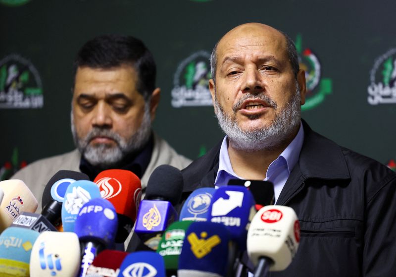 &copy; Reuters. Des représentants du Hamas, Khalil Al-Hayya et Osama Hamdan, participent à une conférence de presse à Beyrouth, au Liban. /Photo prise le 21 novembre 2023/REUTERS/Esa Alexander