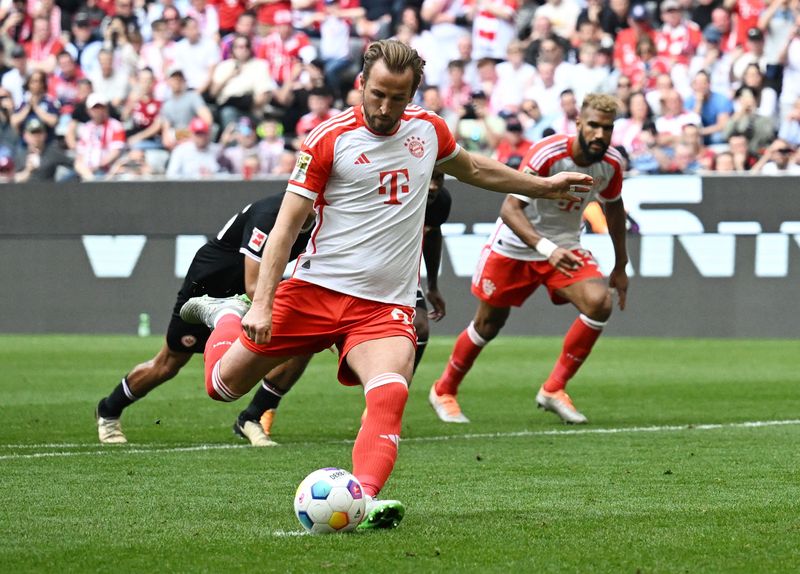 &copy; Reuters. Harry Kane marca gol do Bayern contra o Frankfurt
 27/4/2024      REUTERS/Angelika Warmuth