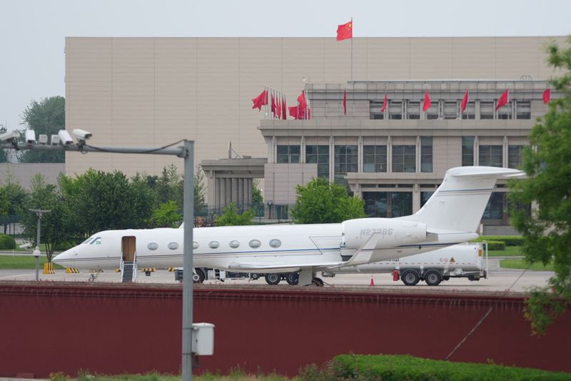 &copy; Reuters. Le jet privé du directeur général de Tesla, Elon Musk, à l'aéroport de Pékin, en Chine. /Photo prise le 28 avril 2024/REUTERS/Chang Yan
