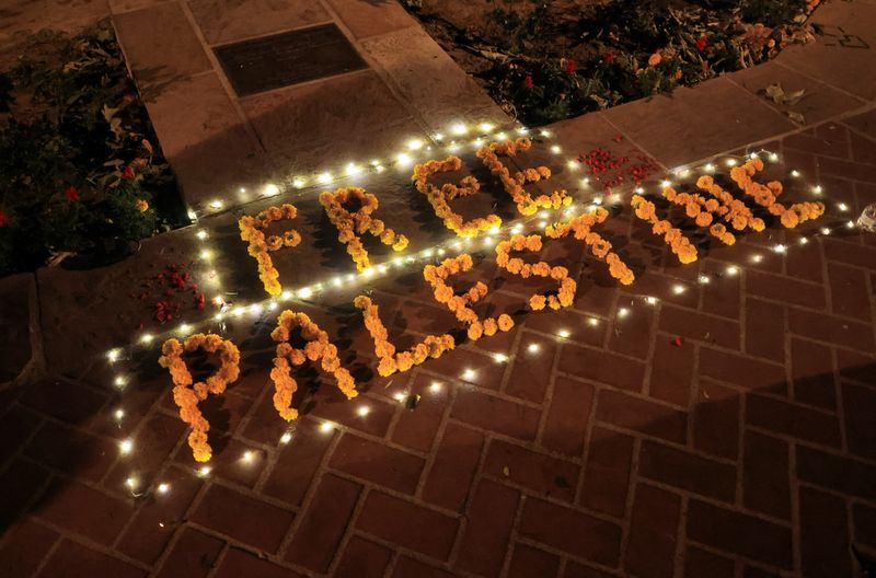 &copy; Reuters. A flower arrangement that reads "Free Palestine" is placed on the ground during a protest in support of Palestinians in Gaza at the University of Southern California (USC), amid the ongoing conflict between Israel and the Palestinian Islamist group Hamas,