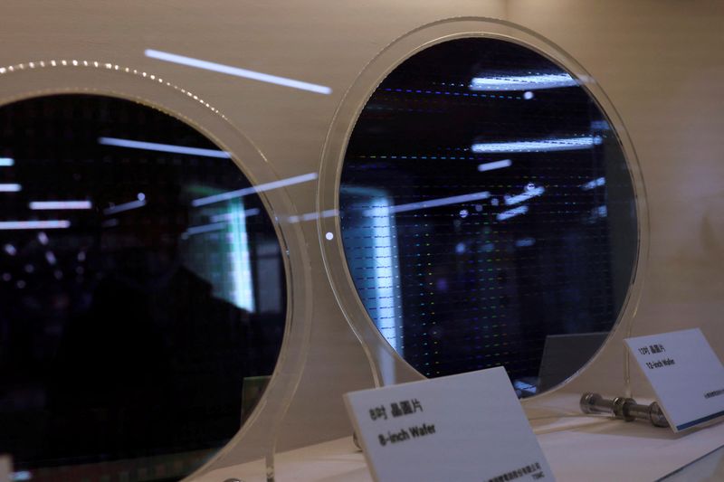 &copy; Reuters. File photo: Wafers are displayed at the Science park exploration museum in Hsinchu, Taiwan, February 6, 2023. REUTERS/Ann Wang/File photo