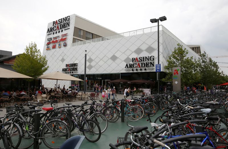 &copy; Reuters. FILE PHOTO: General view at shopping mall 'Pasing Arcaden' in Munich, Germany August 18, 2016. REUTERS/Michaela Rehle/File Photo