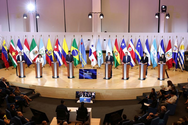 &copy; Reuters. FILE PHOTO: Panama's presidential candidates Romulo Roux, Maribel Gordon, Meliton Arrocha, Jose Gabriel Carrizo, former President Martin Torrijos, Ricardo Lombana and Zulay Rodriguez, attend a presidential debate at the Tourism Chamber ahead of the May 5 