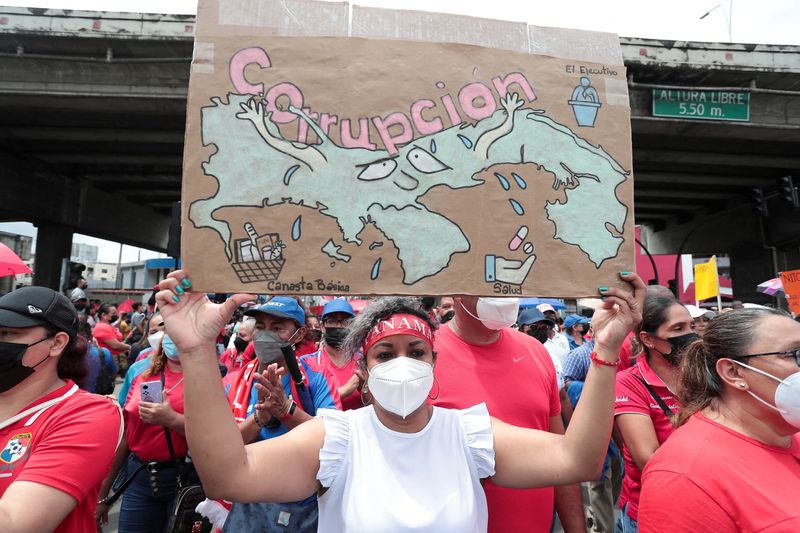 &copy; Reuters. FILE PHOTO: A demonstrator holds up a sign with a map of Panama and the word "Corruption" during a protest to demand the government steps to curb inflation, lower fuel and food prices, in Panama City, Panama July 12, 2022. REUTERS/Erick Marciscano/File Ph
