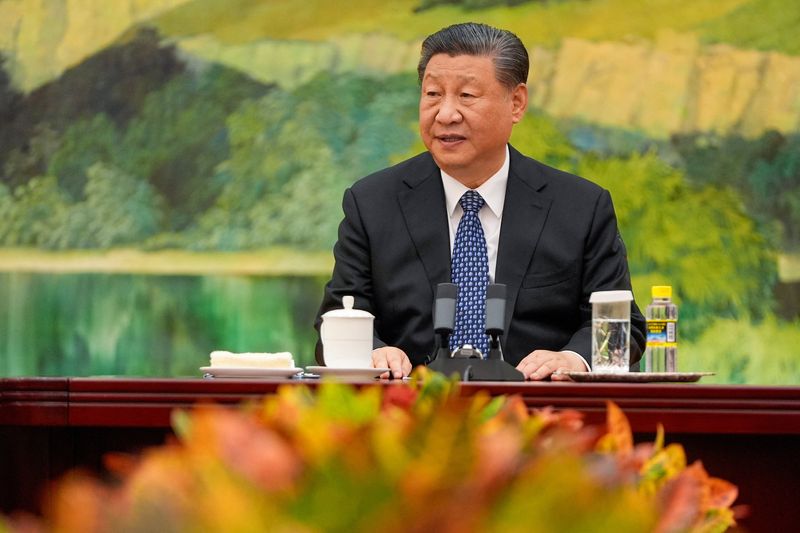 &copy; Reuters. FOTO DE ARCHIVO. El presidente chino, Xi Jinping, conversa con el secretario de Estado estadounidense, Antony Blinken (no en la foto), en el Gran Salón del Pueblo, en Pekín, China. 26 de abril de 2024. Mark Schiefelbein/Pool vía REUTERS