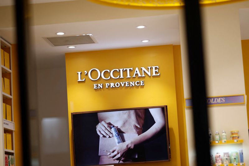 © Reuters. Cosmetic products displayed in the window of a L’Occitane cosmetics store in central Paris, France, February 6, 2024. REUTERS/Benoit Tessier/ File photo