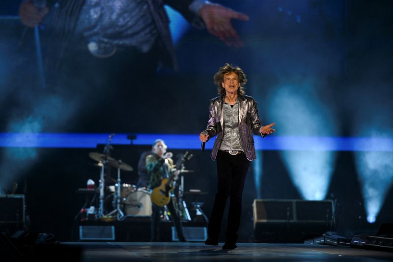 &copy; Reuters. Mick Jagger de la banda de rock The Rolling Stones actúa mientras la banda inicia su gira 2024 Hackney Diamonds en el NRG Stadium de Houston, Texas, EEUU, el 28 de abril de 2024. REUTERS/Callaghan O'Hare