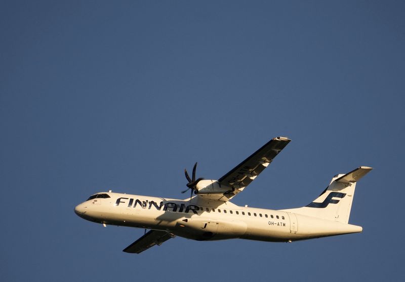 &copy; Reuters. Foto de Archivo: Un avión Finnair ATR 72-500 despega del aeropuerto internacional de Vilnius, Lituania. 6 de septiembre de 2022. REUTERS/Ints Kalnins.