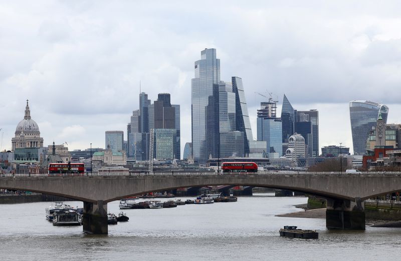 © Reuters. FILE PHOTO: Buses cross Waterloo Bridge with the City of London financial district seen behind, in London, Britain, March 5, 2024. REUTERS/Toby Melville/File Photo
