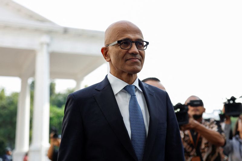 &copy; Reuters. Executive Chairman and CEO of Microsoft Corporation Satya Nadella looks on at the Presidential Palace as he is scheduled to meet Indonesian President Joko WIdodo, in Jakarta, Indonesia, April 30, 2024. REUTERS/Willy Kurniawan