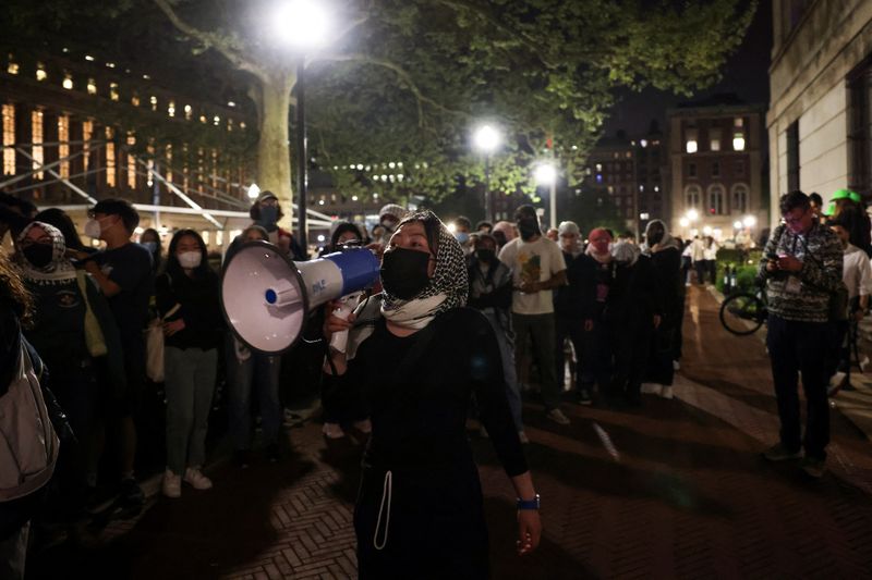 &copy; Reuters. Une manifestation en soutien aux Palestiniens, sur le campus de l'Université Columbia, à New York. /Photo prise le 30 avril 2024/REUTERS/Caitlin Ochs