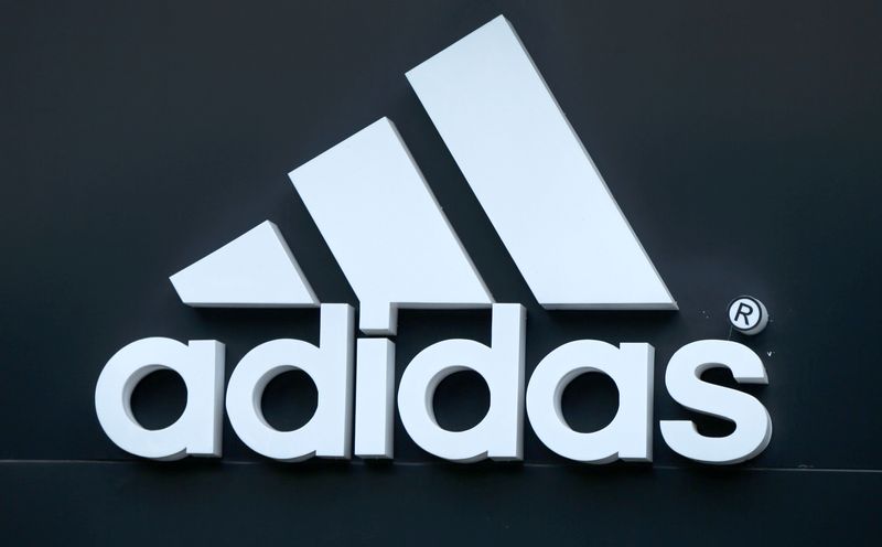 &copy; Reuters. Le logo Adidas. /Photo prise le 23 juin 2016/REUTERS/David Mdzinarishvili