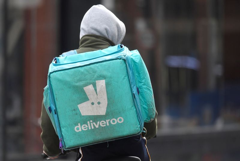 &copy; Reuters. FILE PHOTO: A Deliveroo delivery rider cycles in London, Britain, March 31, 2021. REUTERS/Toby Melville/File Photo