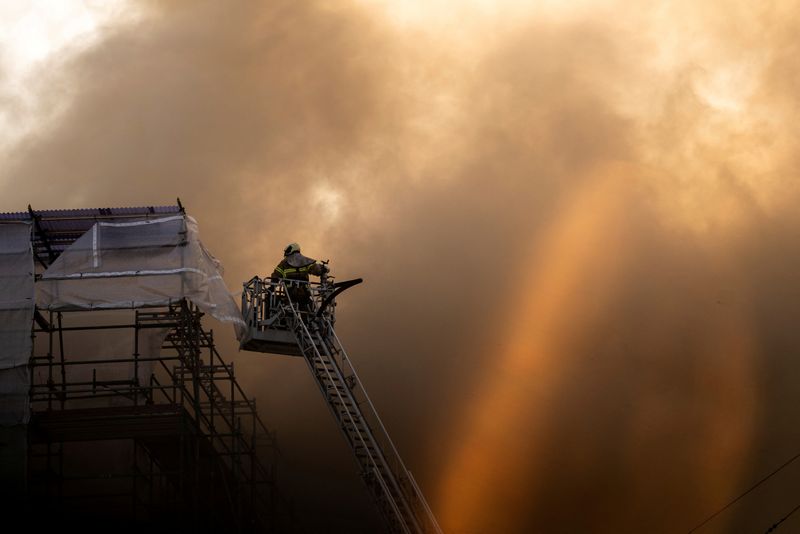 &copy; Reuters. FILE PHOTO: A firefighter works after a fire broke out at the Old Stock Exchange, Boersen, in Copenhagen, Denmark April 16, 2024.  Ritzau Scanpix/Ida Marie Odgaard via REUTERS/File Photo