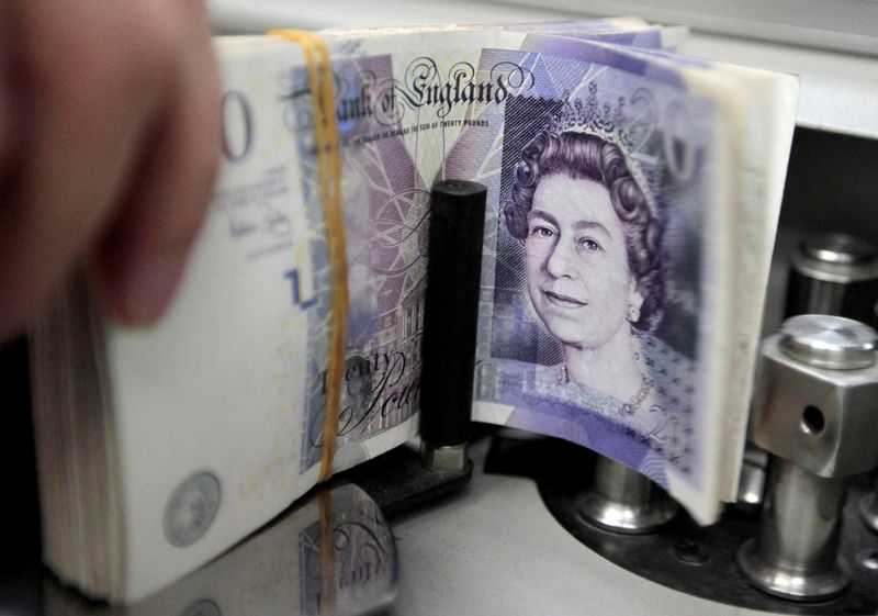 &copy; Reuters. A bank employee counts pound notes at Kasikornbank in Bangkok, Thailand, October 12, 2010.  REUTERS/Sukree Sukplang/File Photo