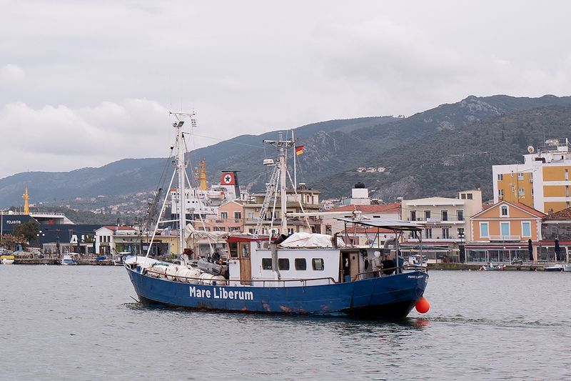 &copy; Reuters. FILE PHOTO: The rescue vessel of the NGO Mare Liberum is seen at the port of Mytilene on the island of Lesbos, Greece, March 5, 2020. Picture taken March 5, 2020. Mare Liberum/Handout via REUTERS/File Photo