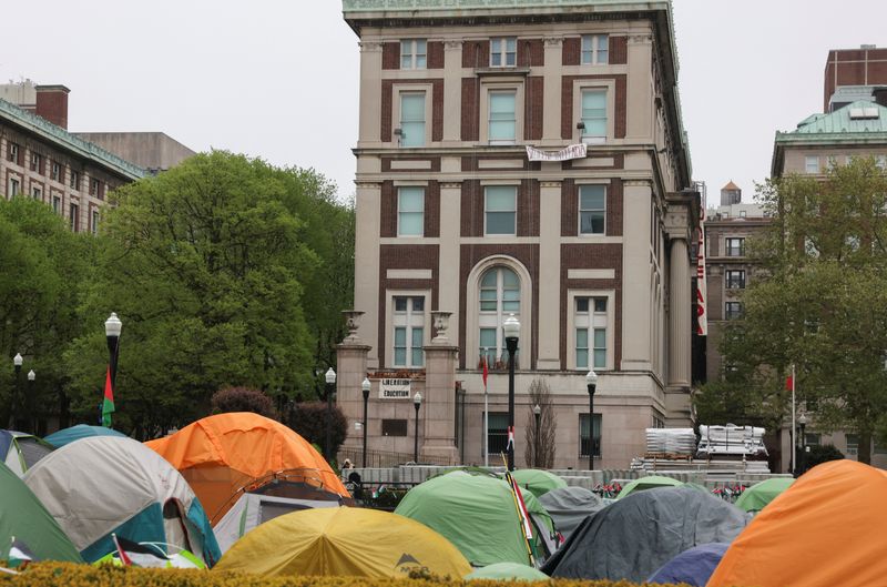 &copy; Reuters. A view of tents at the protest encampment in support of Palestinians outside Hamilton Hall at Columbia University, which student protesters barricaded, despite orders from university officials to disband or face suspension, during the ongoing conflict bet