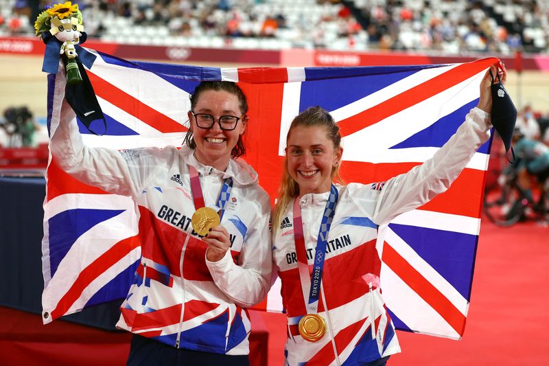 &copy; Reuters. FILE PHOTO: Tokyo 2020 Olympics - Cycling - Track - Women's Madison - Medal Ceremony - Izu Velodrome, Shizuoka, Japan - August 6, 2021.  Gold medallists Laura Kenny of Britain and Katie Archibald of Britain celebrate on the podium. REUTERS/Matthew Childs/