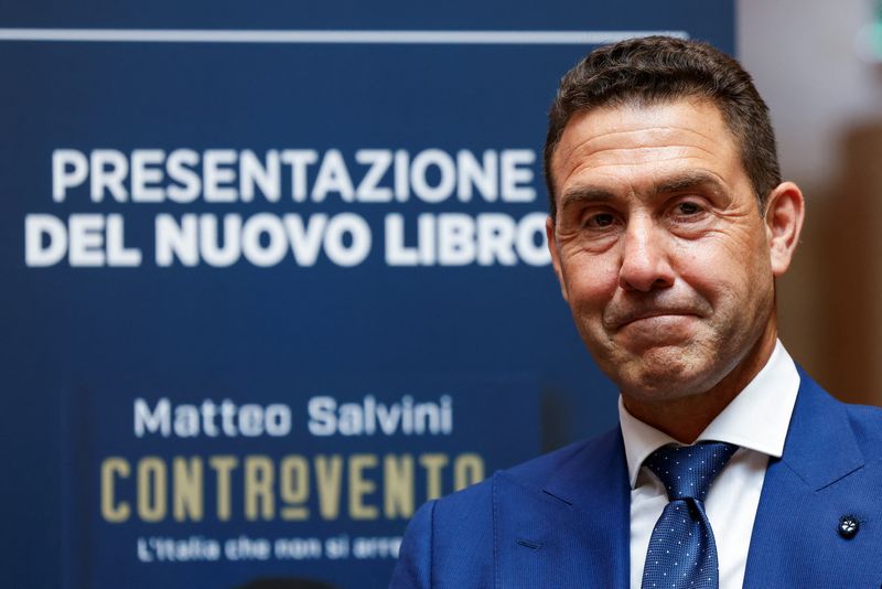 &copy; Reuters. General Roberto Vannacci, who is set to run with League party in the upcoming European elections, poses for photos during the presentation of Italian Infrastructure Minister and League party leader Matteo Salvini's latest book "Controvento. l'Italia che n